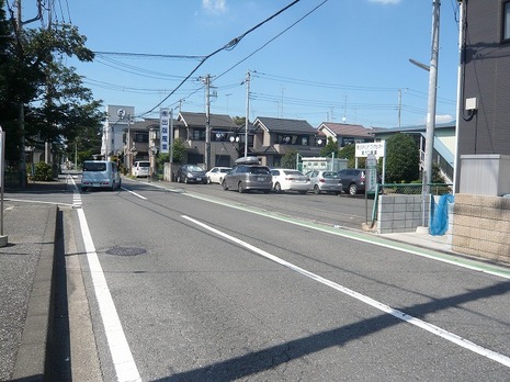 西側前面道路