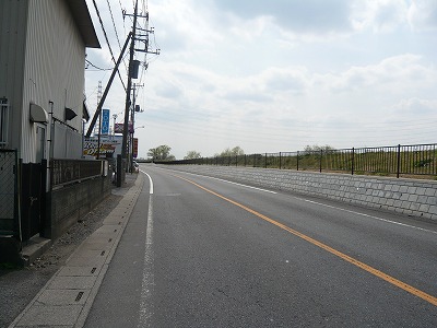 前面道路（県道葛飾・吉川・松伏線）