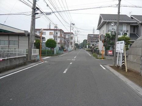 東側前面道路