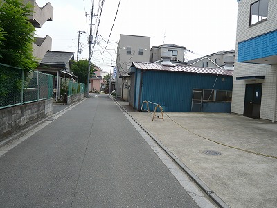 東側前面道路