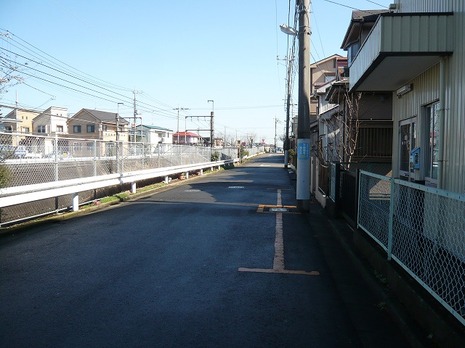 西側道路（ＪＲ武蔵野線沿い）