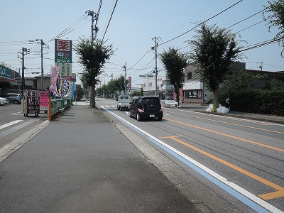 西側前面道路