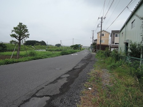 東側道路　中川堤通り