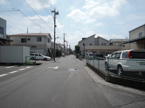 東側前面道路