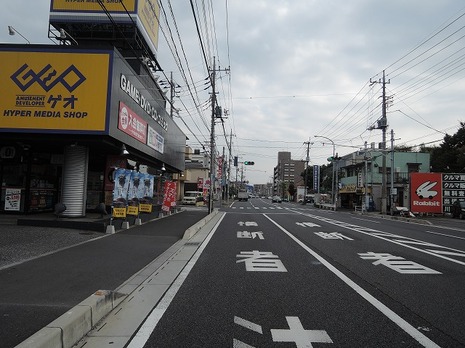 西側道路（産業道路）