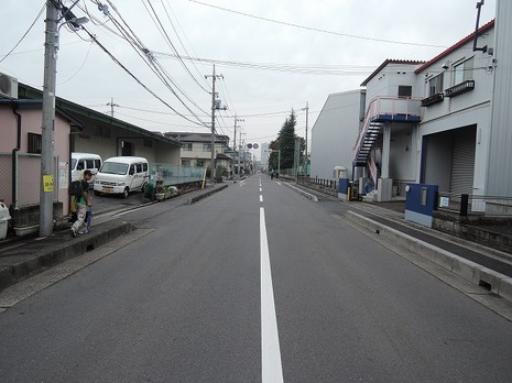 東側前面道路