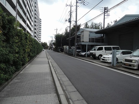 東側　前面道路