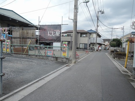 東側前面道路