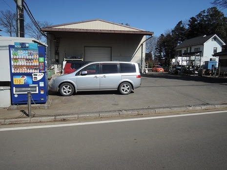 倉庫右手に第二駐車場