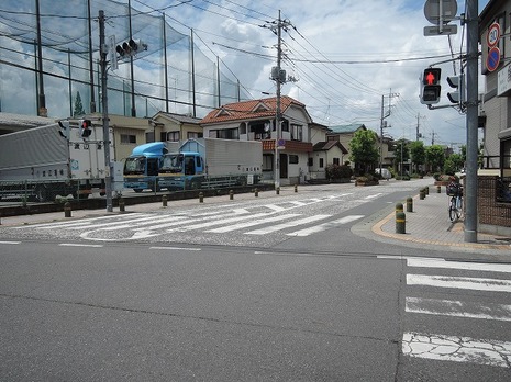 東側道路