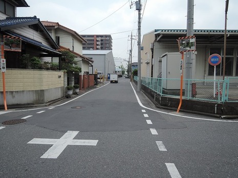 東側道路