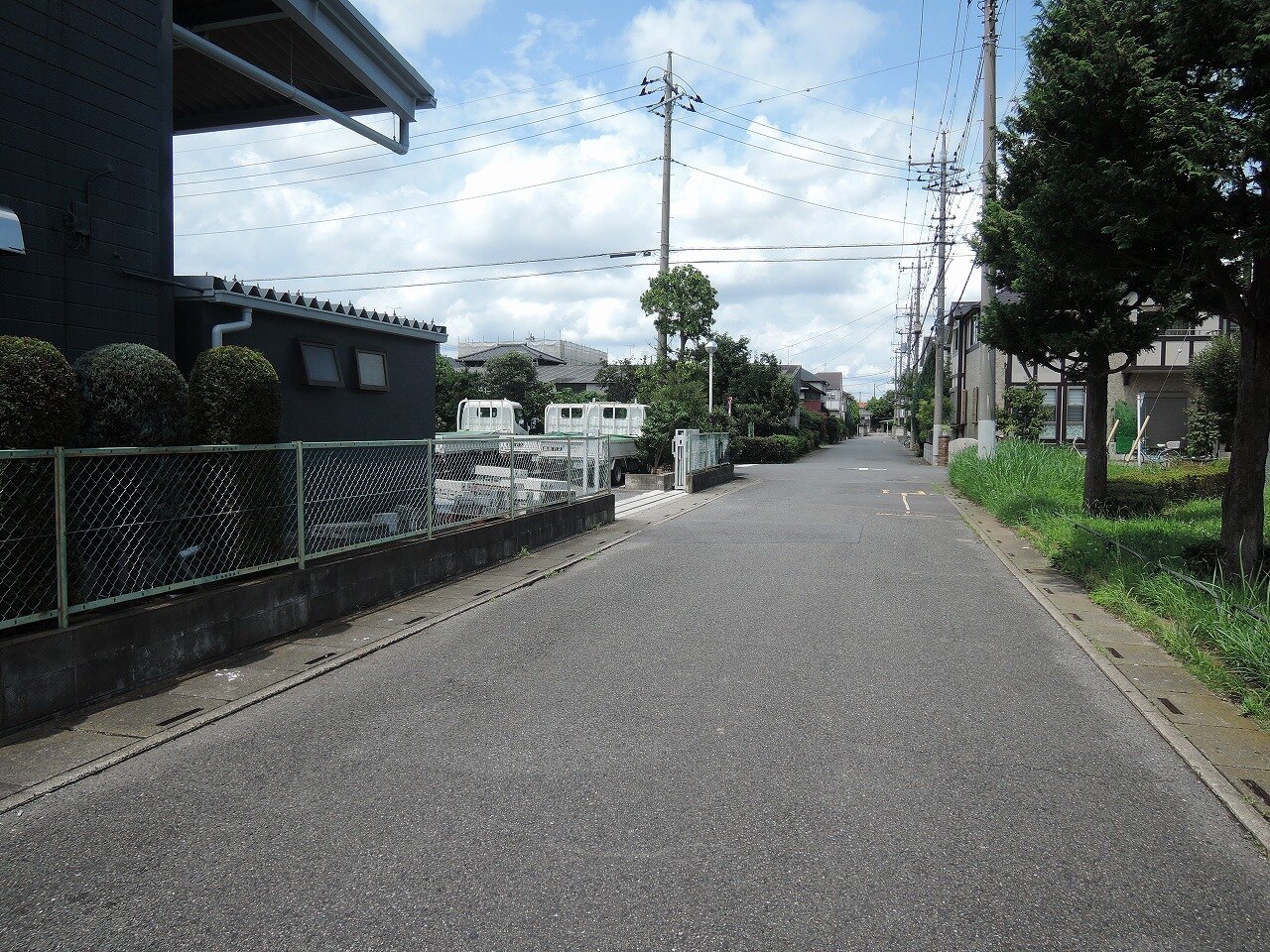 東側前面道路