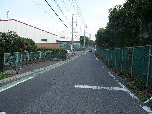 前面道路（関越自動車道側道）